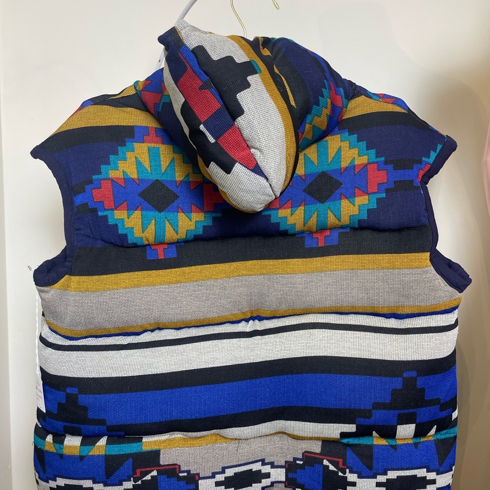 Colorful Geometric Patterned Puffer Vest - Picture 3 of 4